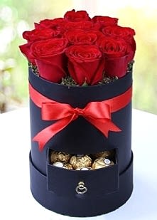 Kutuda 13  Kirmizi G�l �ekmeceli kutu �uklata